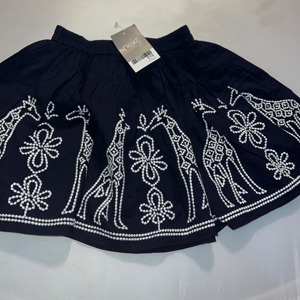 New Next skirt giraffes 4/5 years
